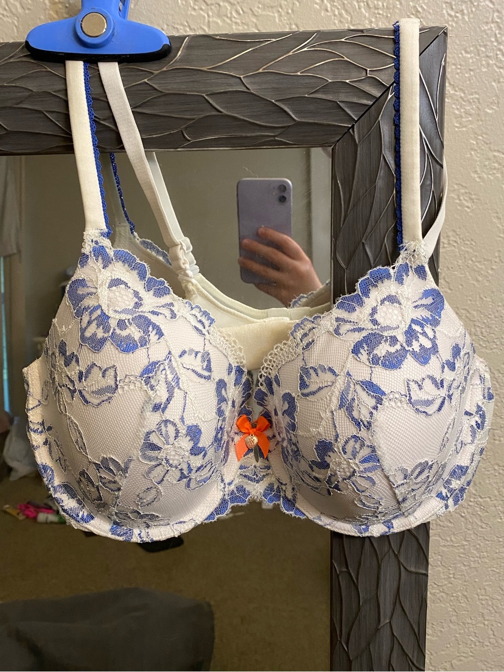 Victoria's Secret Body by Victoria White & Blue Floral lace bra size 36D EUC